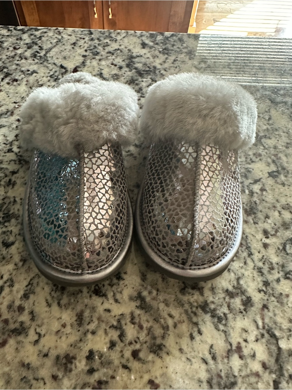 UGG Girls Metallic Silver Faux Fur Clog Slippers New w/o box Size 5